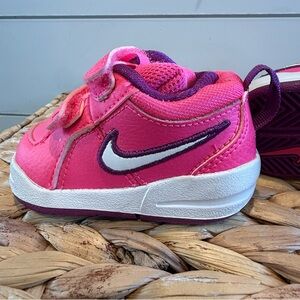 Infant Girls Nike Sneakers, Size: 2C NWOT